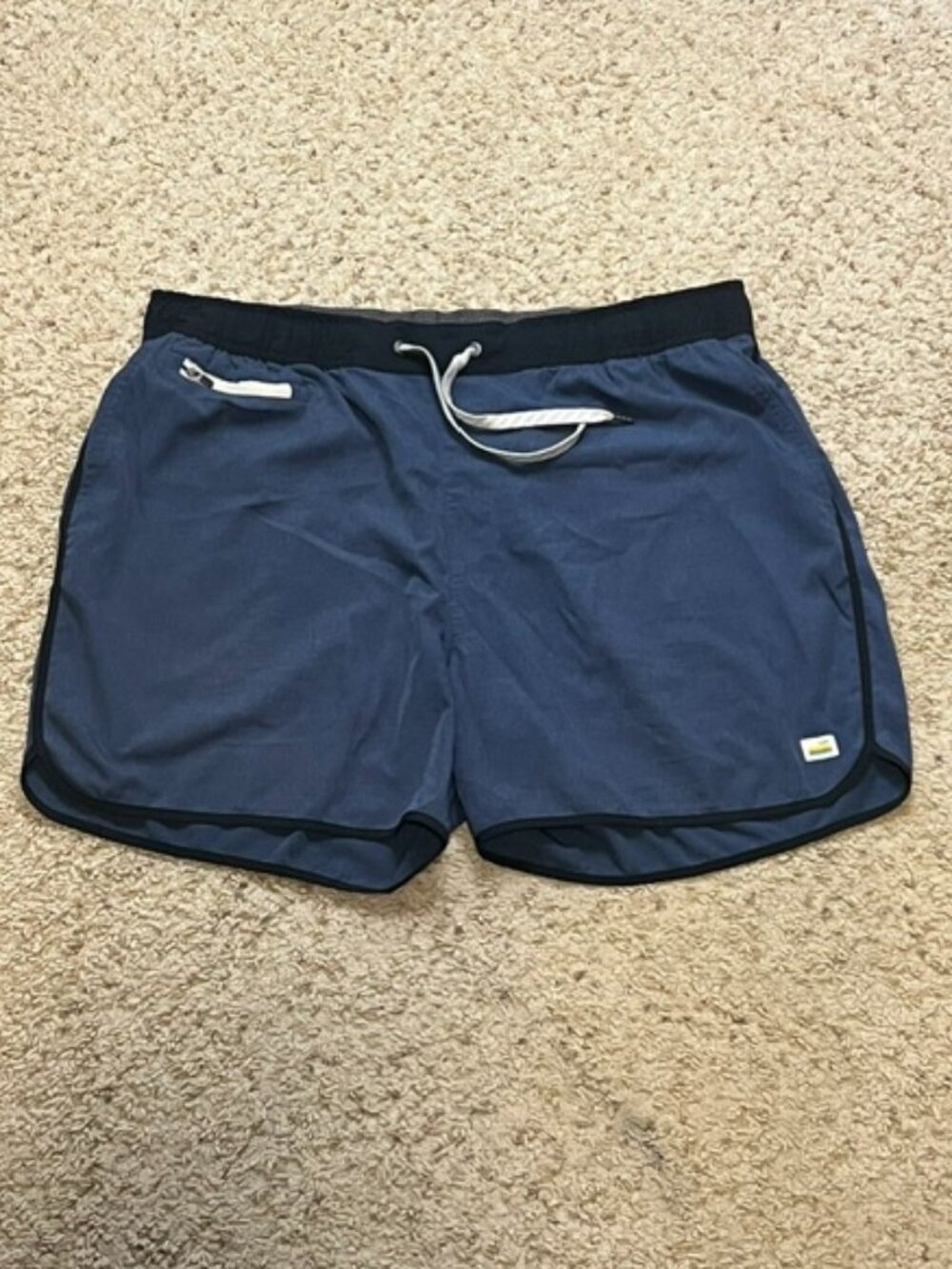 Vuori Men's Azure Blue Banks Unlined Shorts 5" Inseam Performance Size XL EUC